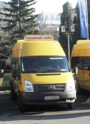 Elevii din Viroaga au aşteptat mai multe ore microbuzul: a făcut pană!